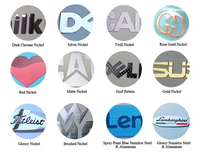 Diferentes acabados de las pegatinas de metal